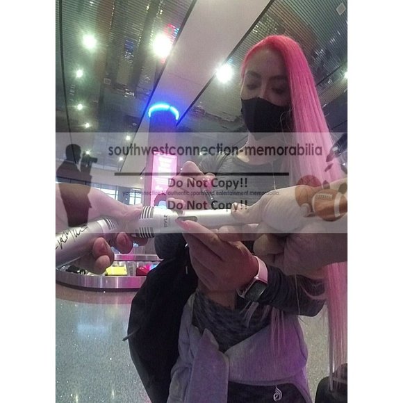 Eva Marie WWE Wrestling Diva Signed Microphone Mic BAS Beckett Proof Autographed - Picture 2 of 7